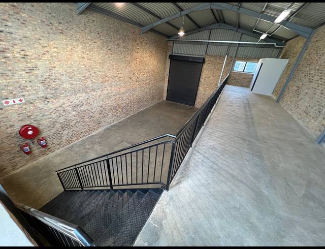 188M² WAREHOUSE TO LET IN LASER PARK